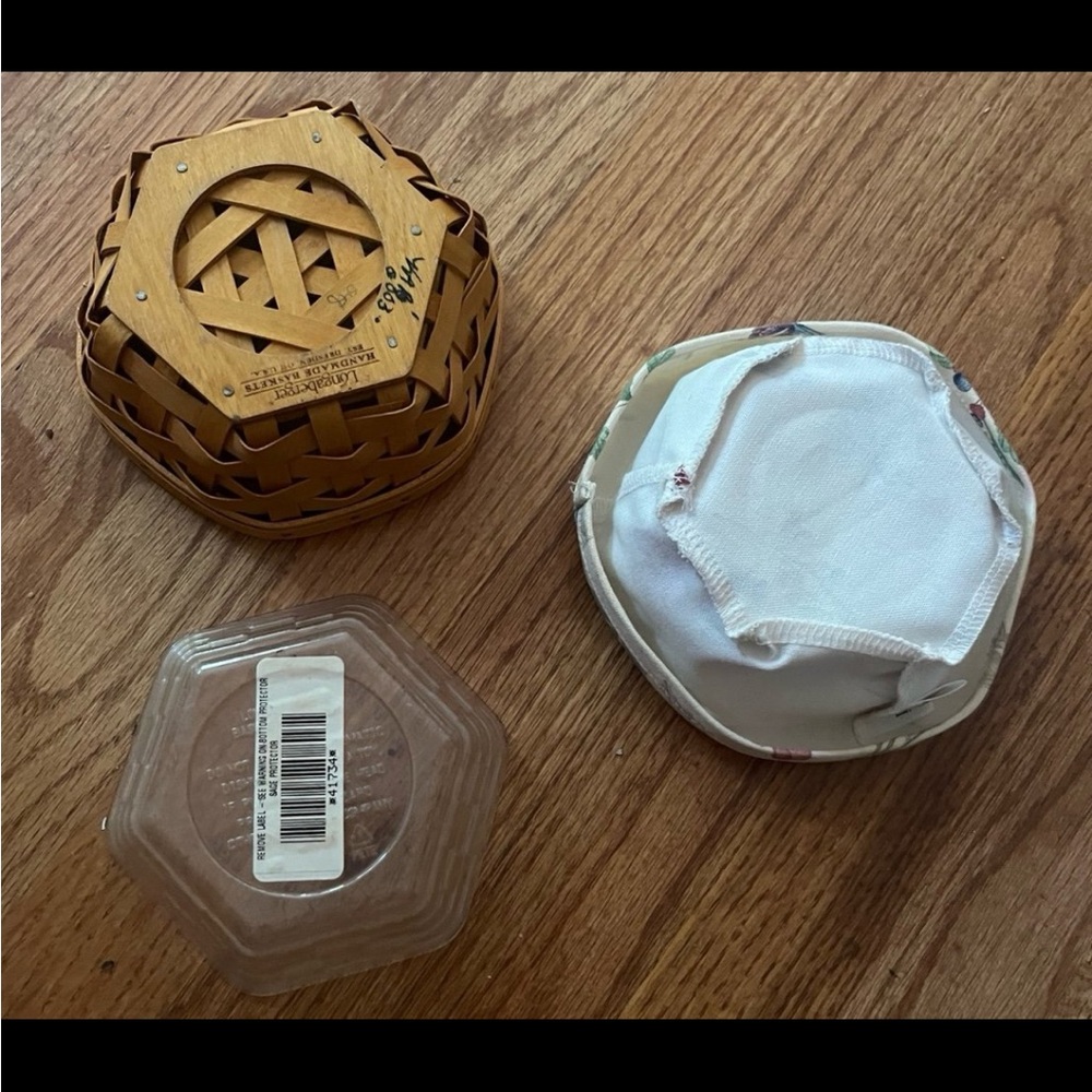 Longaberger vintage hexagon basket with liner and protector - Picture 5 of 7